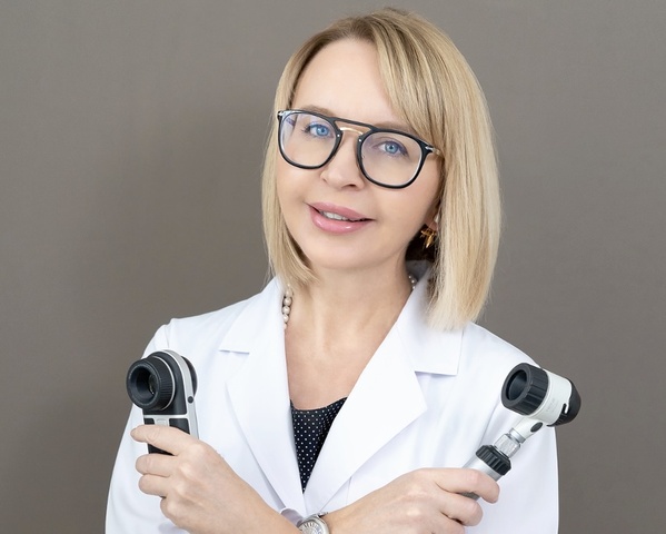 dermatoscopio per epiluminescenza durante la mappa dei nei